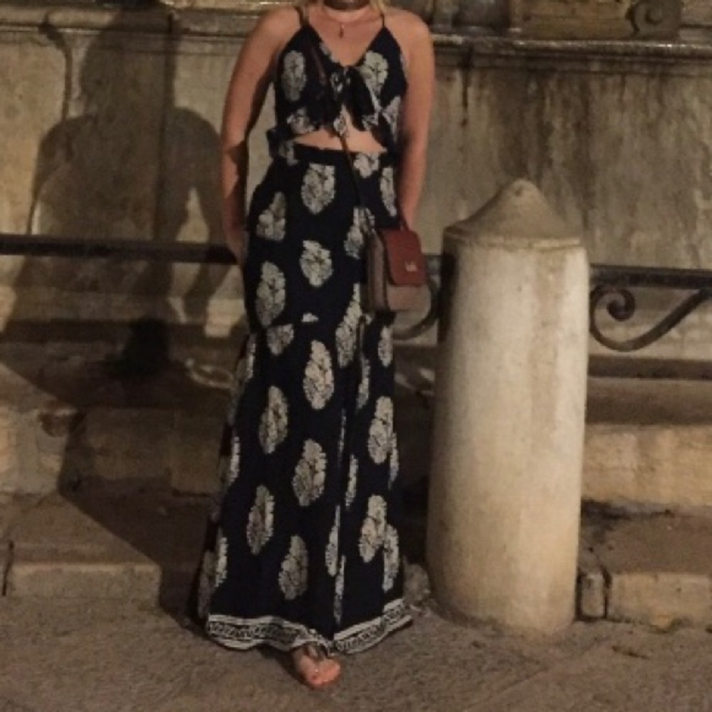 Beautiful dress. Size S. Navy blue.